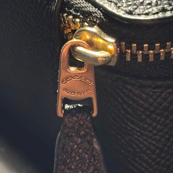 Coach Textured Black Leather Zip Jewelry Travel case/jewelry box - Picture 4 of 6